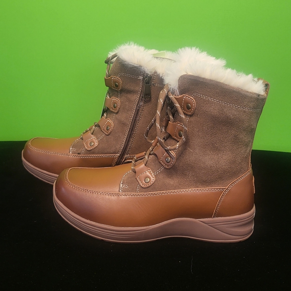 Propet Women's Tan and Brown Winter Boots - Picture 3 of 6
